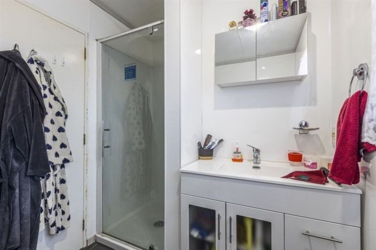 16 Rosedale Crescent, Cloverlea, Palmerston North - Carousel 7