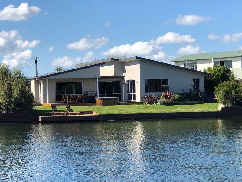 12 Ludlow Drive, Huntingdon, Ashburton - Carousel 1