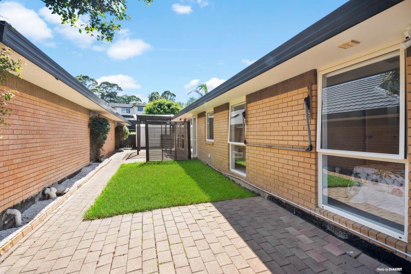 2/12 NORTHCROSS DR, Oteha, Auckland - Carousel 1