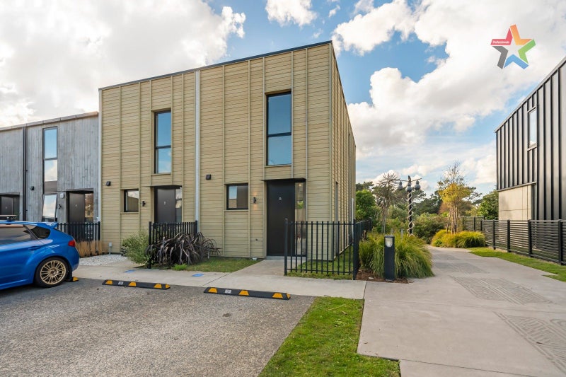 35 Te Ara O Paetutu, Petone, Lower Hutt - Carousel 1