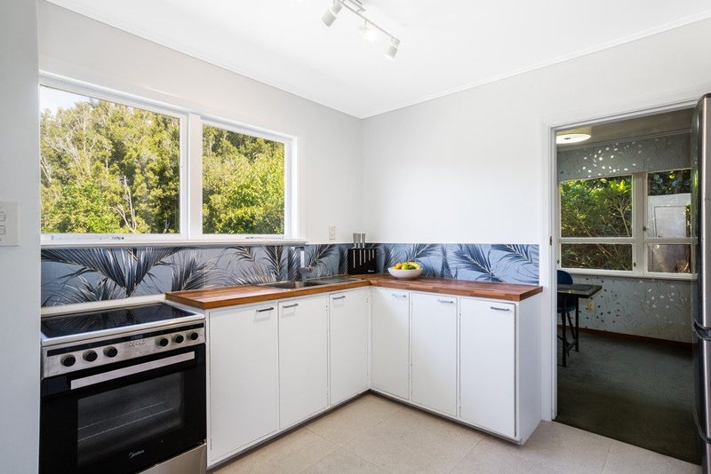 75 Larsen Crescent, Tawa, Wellington - Carousel 2