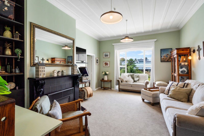 13 Roslyn Road, Bluff Hill, Napier - Carousel 1