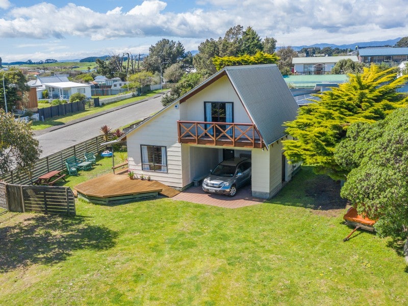 7 Achilles Avenue, Waitārere Beach, Levin - Carousel 1