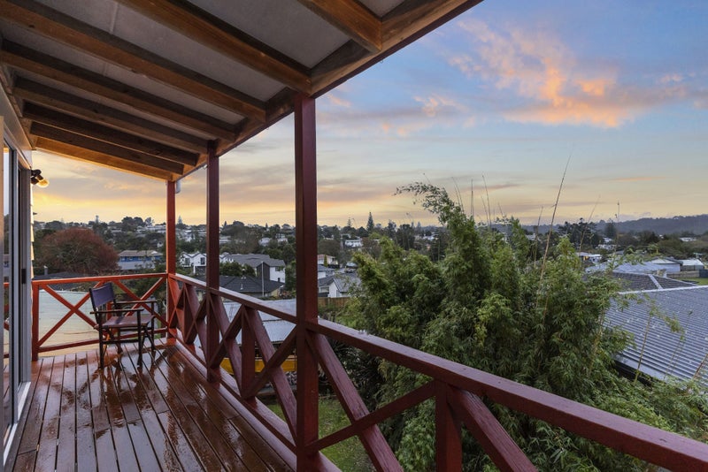 8 Fairdale Place, Birkdale, Auckland - Carousel 2