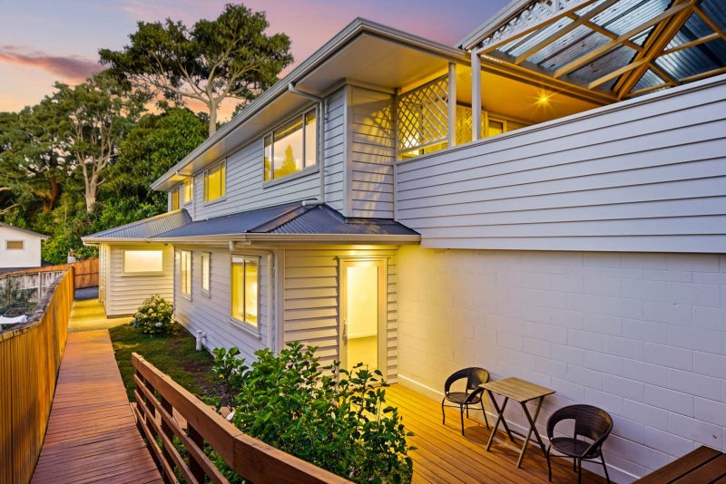 13A Squirrel Lane, Browns Bay, Auckland - Carousel 2