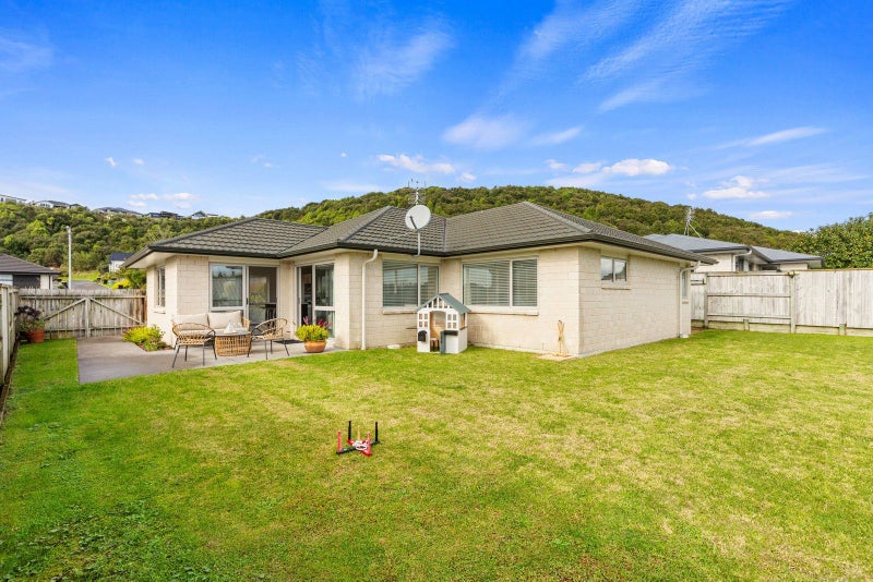 14 Rochfort Crescent, Pyes Pa, Tauranga - Carousel 2