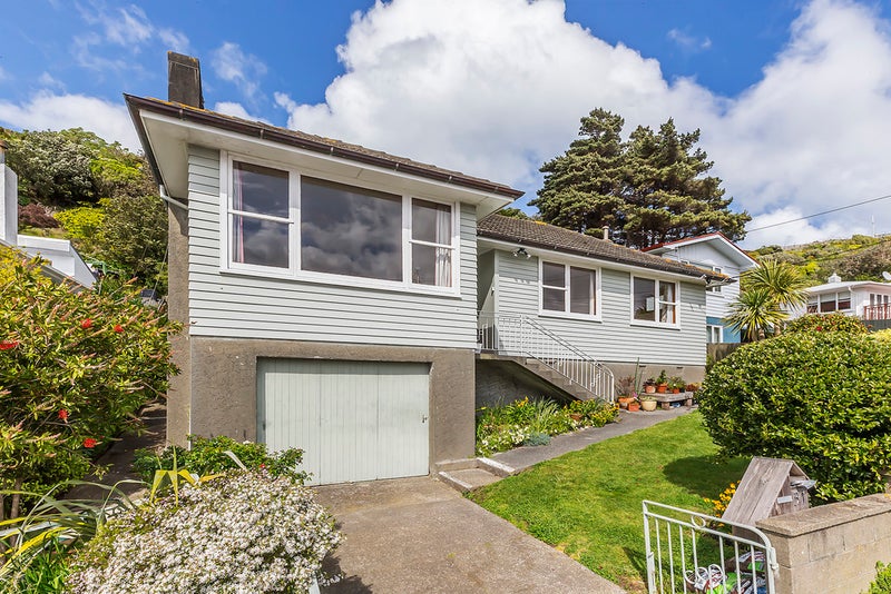 31 Ahuriri Street, Strathmore Park, Wellington - Carousel 1