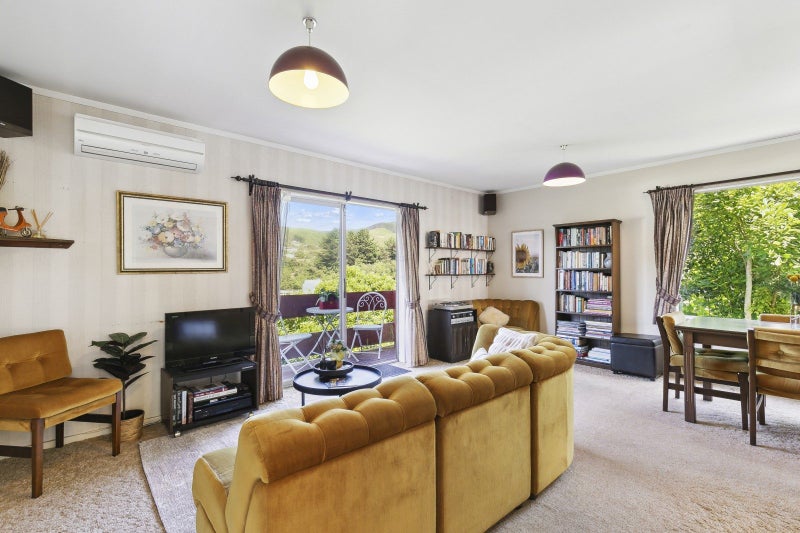 15A Florio Terrace, Tawa, Wellington - Carousel 2