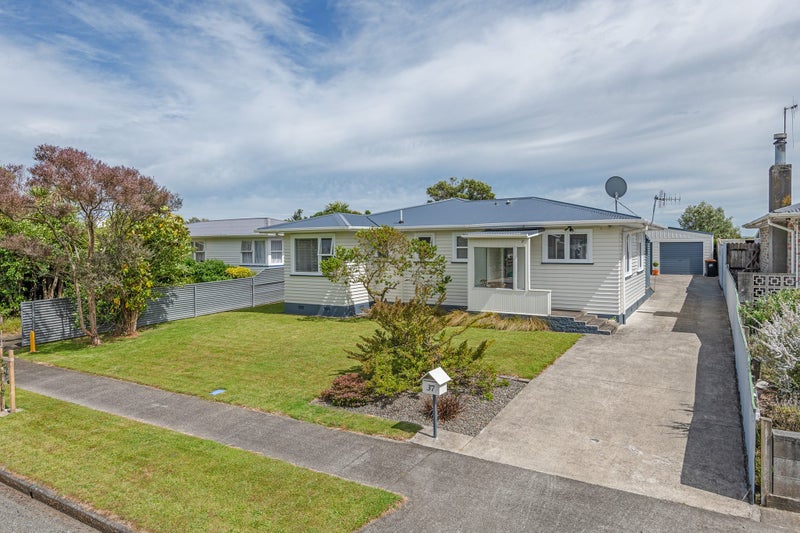 37 Sutherland Crescent, Westbrook, Palmerston North - Carousel 1