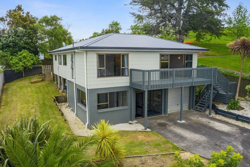 16 Sumich Place, West Harbour, Auckland - Carousel 1