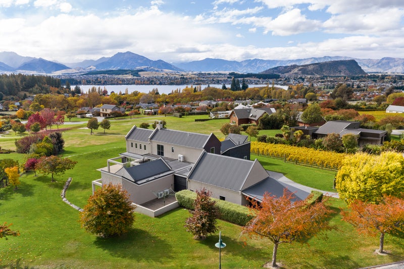 8 Elderberry Crescent, Wanaka - Carousel 1
