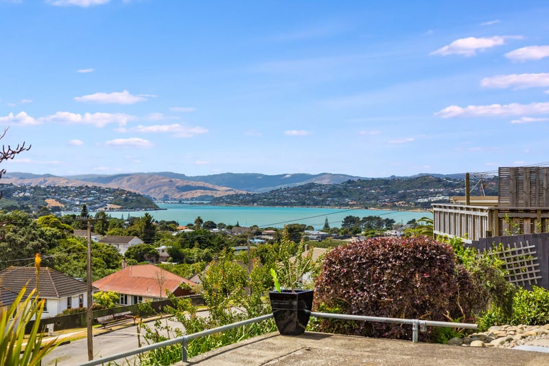 11 Ngahue Crescent, Elsdon, Porirua - Carousel 1