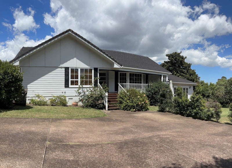 7 Orinda Close, Botany Downs, Auckland - Carousel 1