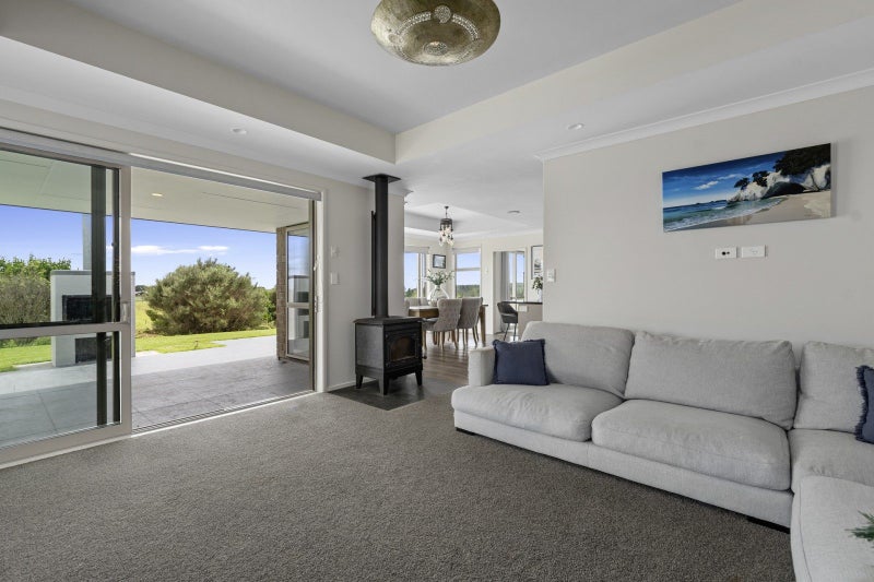 3 Betty May Drive, Pyes Pa, Tauranga - Carousel 1