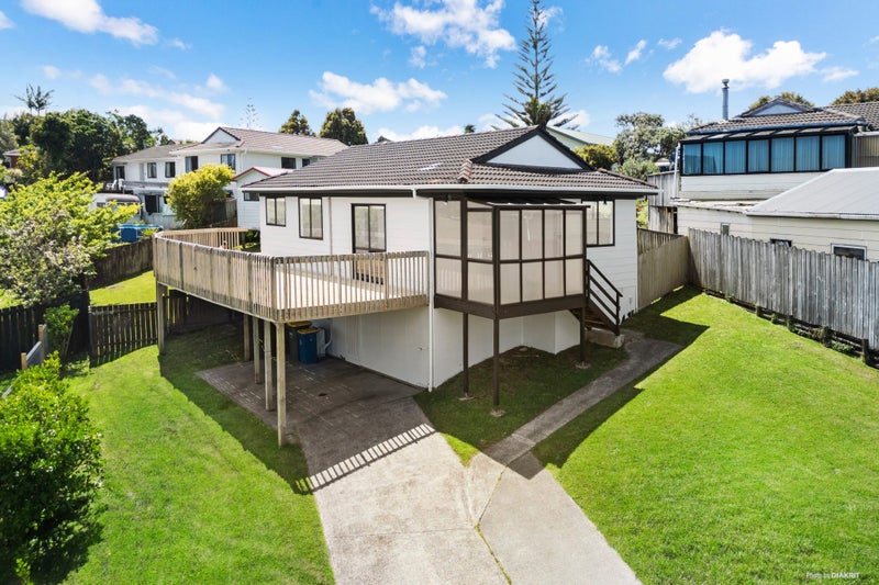 72 Sunvue Road, Glen Eden, Auckland - Carousel 1
