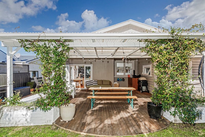 1/24 Ngataringa Road, Devonport, Auckland - Carousel 1