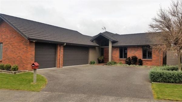 22 Wiltshire Drive, Huntington, Hamilton - Carousel 1