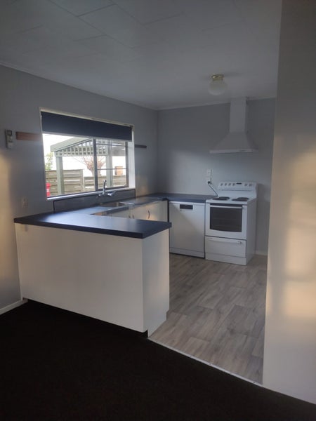 64 Sunbrae Drive, Silverstream, Upper Hutt - Carousel 2