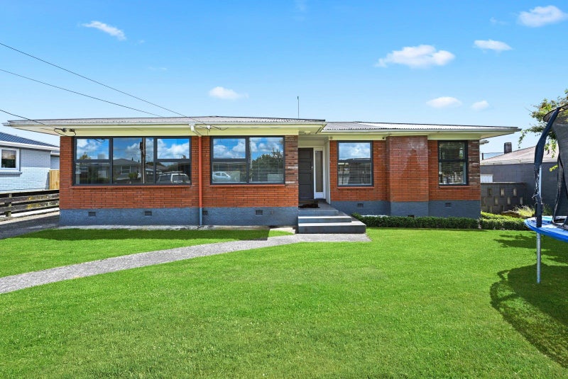 13 Mears Road, St Andrews, Hamilton - Carousel 1