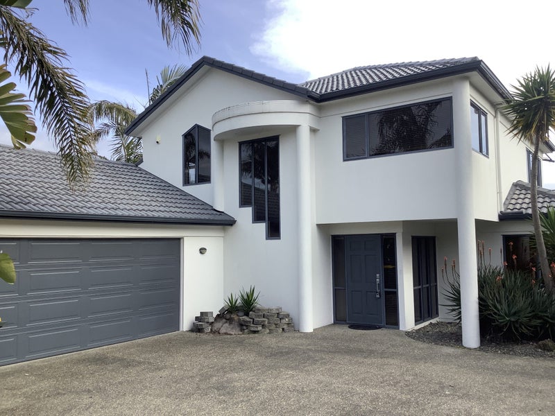 63 Quedley Court, Eastern Beach, Auckland - Carousel 1