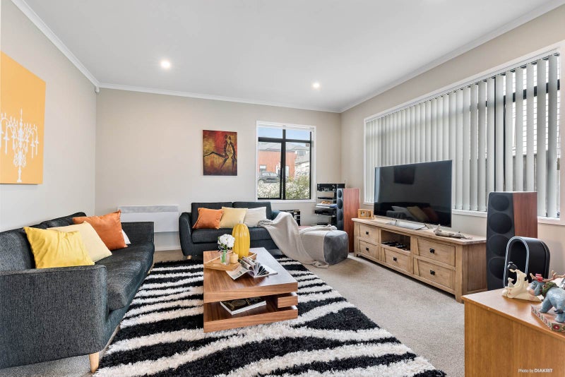 24 Colonial Drive, Silverdale, Silverdale - Carousel 2