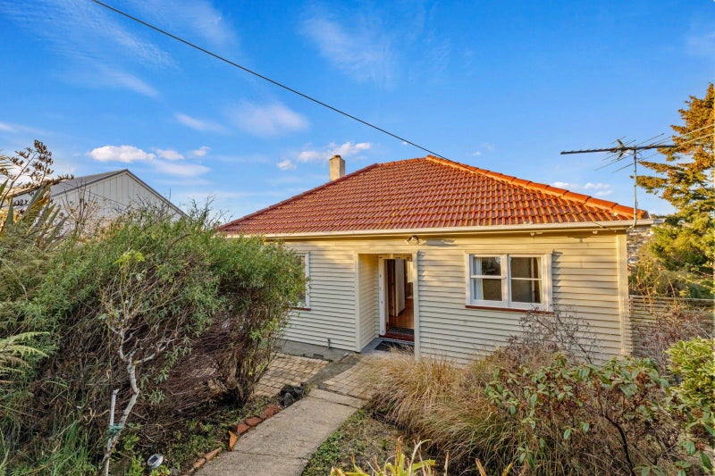42 Prospect Bank, Wakari, Dunedin - Carousel 1