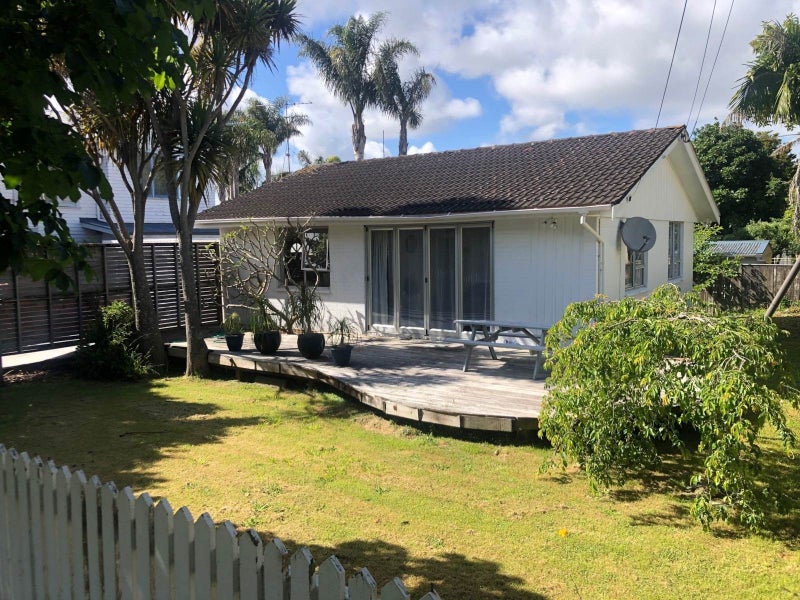 2/12 Kingsway, Three Kings, Auckland - Carousel 1