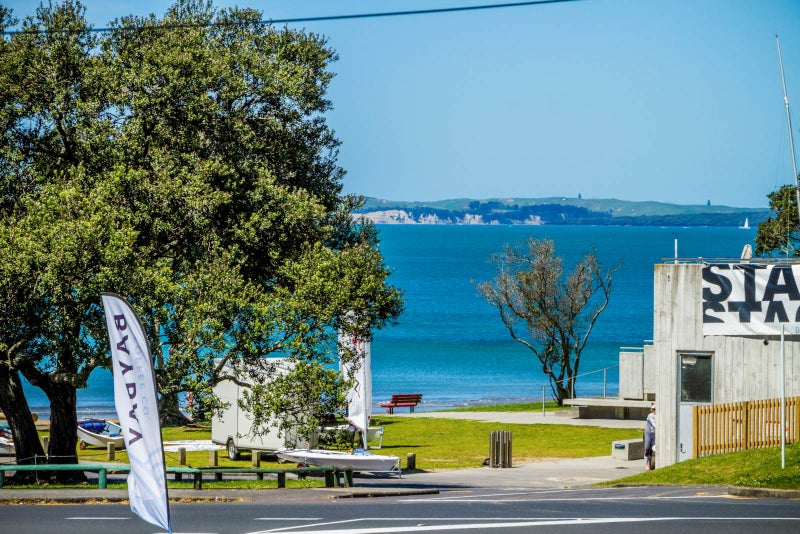 1/468 Beach Road, Murrays Bay, Auckland - Carousel 1