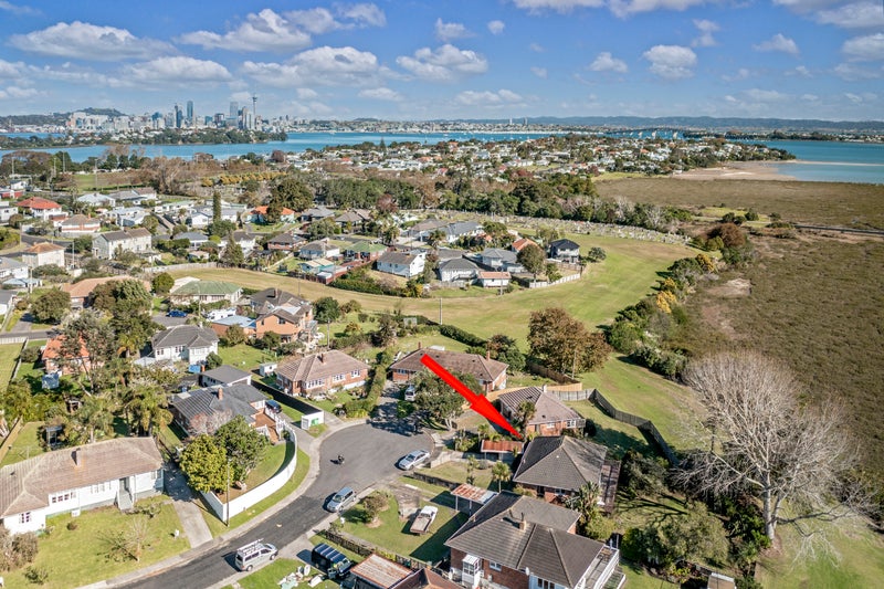 24 Philomel Crescent, Bayswater, Auckland - Carousel 1