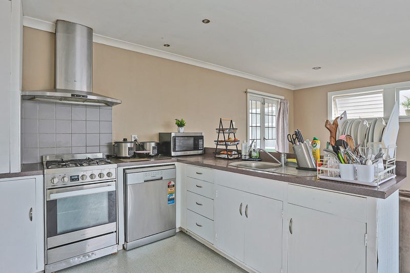 705 Saint Aubyn Street West, Saint Leonards, Hastings - Carousel 2