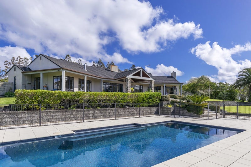 48 Ashwood Avenue, Albany - Carousel 1