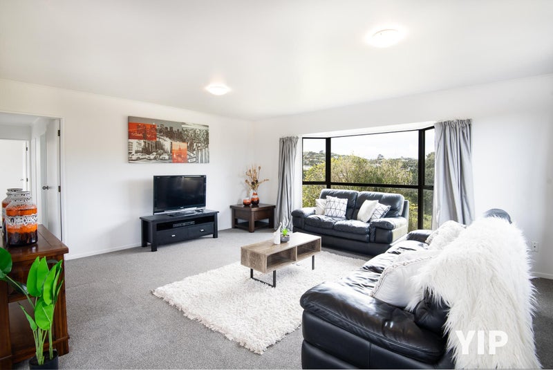 27 Evesham Place, Newlands, Wellington - Carousel 2