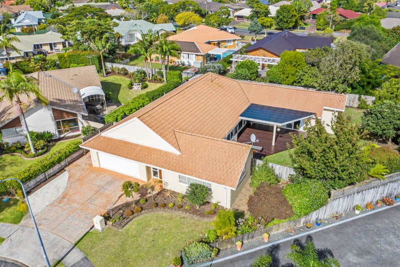 8 Gaylord Place, Conifer Grove, Takanini - Carousel 1