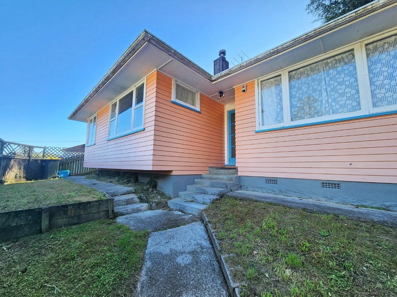 14 Thomson Grove, Stokes Valley, Lower Hutt - Carousel 1