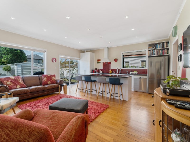 3 Hall Crescent, Epuni, Lower Hutt - Carousel 1