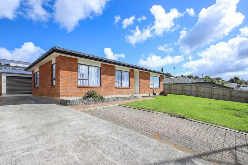 4 Lori Place, Massey, Auckland - Carousel 1