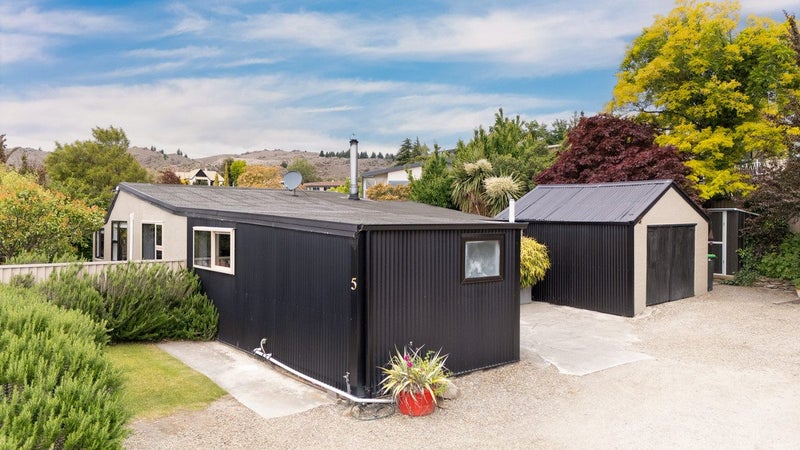 5 Athenry Road, Bridge Hill, Alexandra - Carousel 1