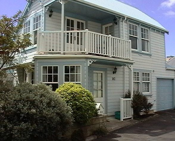 8C Somerset Avenue, Newtown, Wellington - Carousel 1