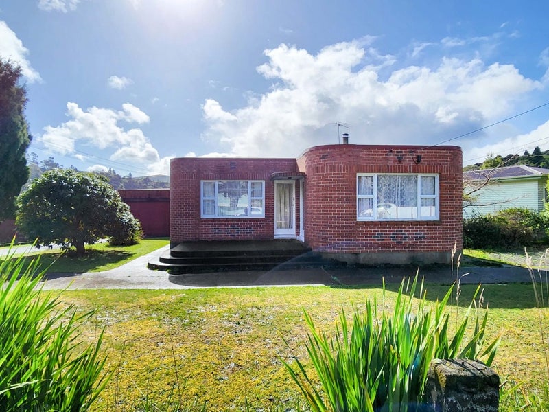 13 Hawthorn Crescent, Stokes Valley, Lower Hutt - Carousel 1