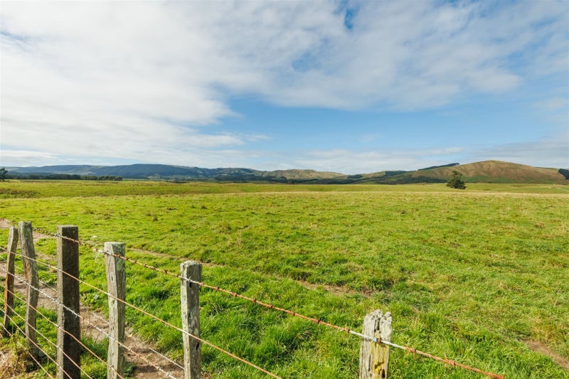 14 Atlantic Drive, Fitzherbert, Palmerston North - Carousel 24