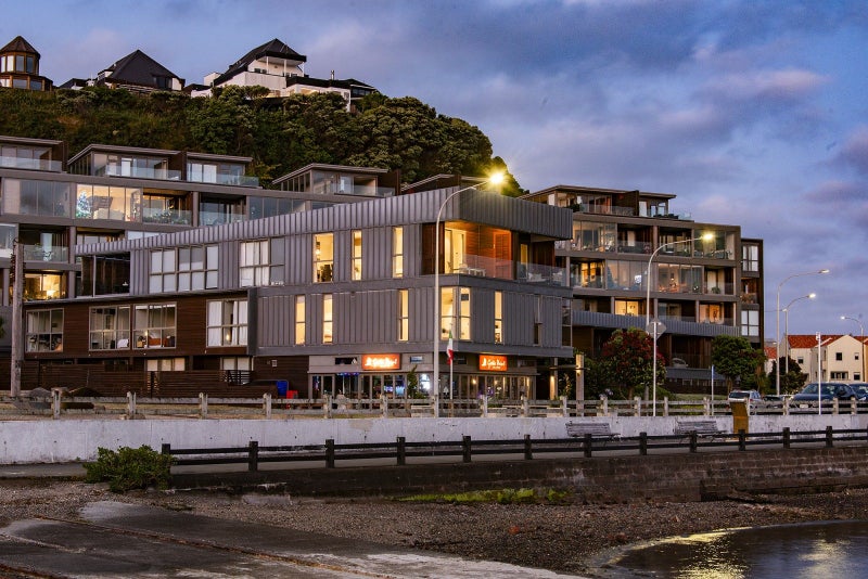 H201/326 Evans Bay Parade, Hataitai, Wellington - Carousel 1