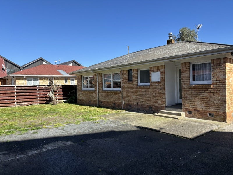 16 Beaumont Street, Hamilton East, Hamilton - Carousel 2