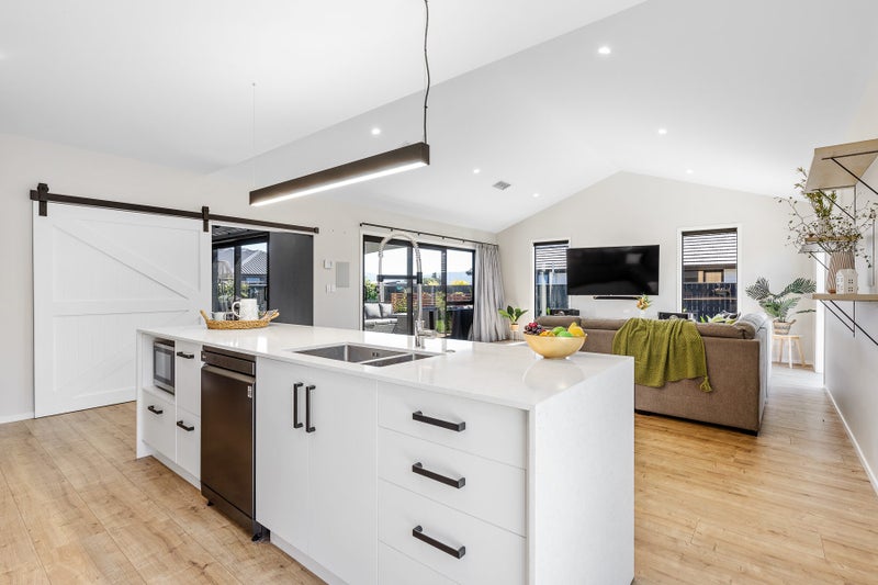 24 Catalina Crescent, Burleigh, Blenheim - Carousel 2