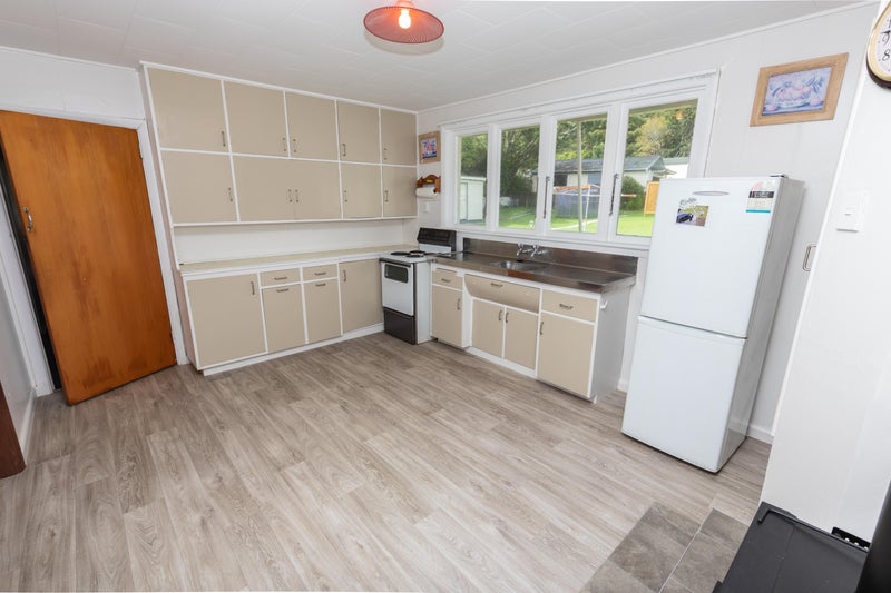 35 Main South Road, Karoro, Greymouth - Carousel 2