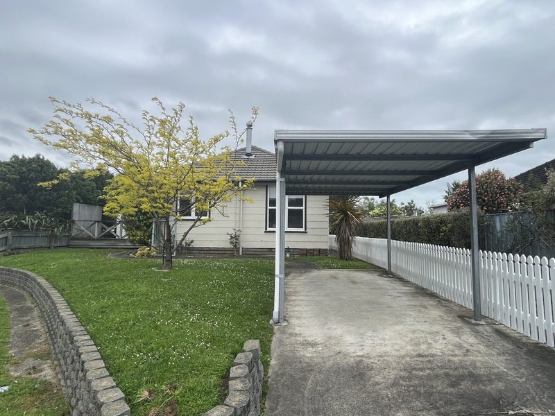 6 Ayr Place, Hokowhitu, Palmerston North - Carousel 1