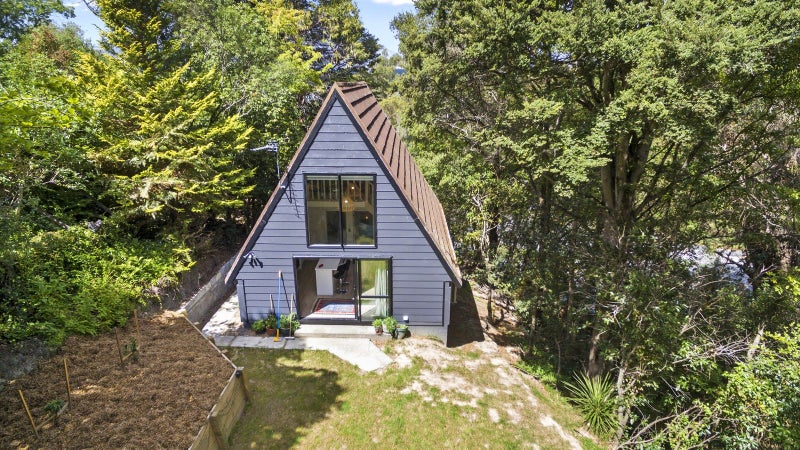 1101 Dyers Pass Road, Lyttelton - Carousel 17