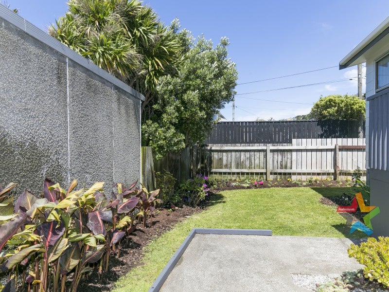178 Queens Drive, Lyall Bay, Wellington - Carousel 14