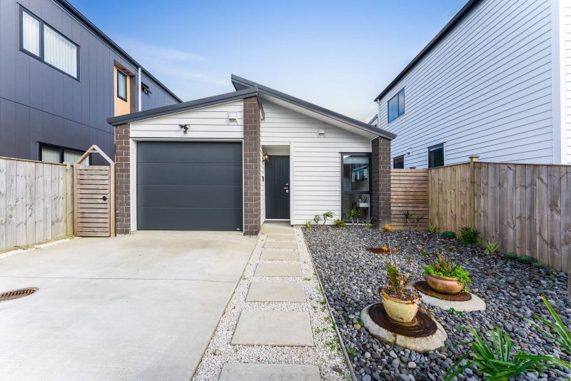 5 Taiaha Street, Ardmore, Auckland - Carousel 1