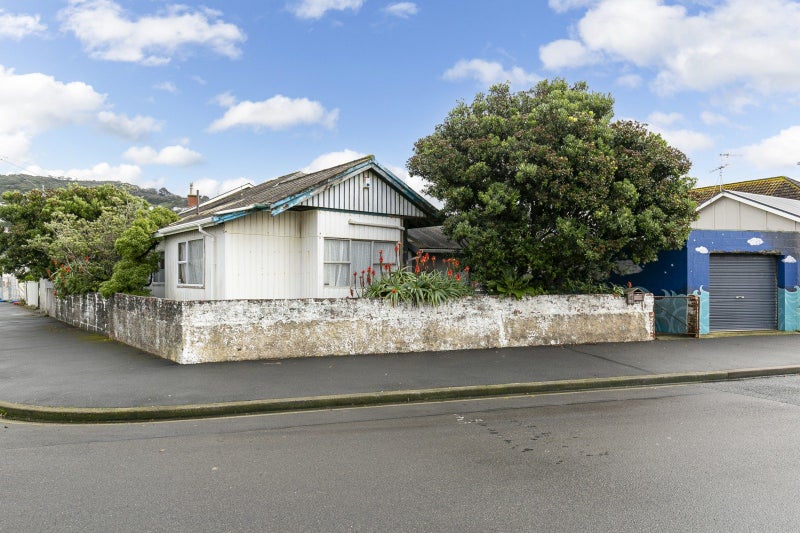 80 Apu Crescent, Lyall Bay, Wellington - Carousel 1