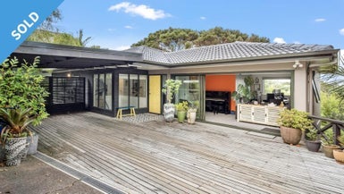 2/2 Parr Terrace, Castor Bay, North Shore City - Carousel 1